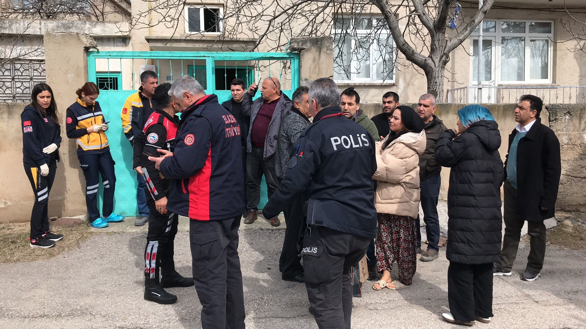 Elazığ'da bir evde 6 kişi ölü bulundu.