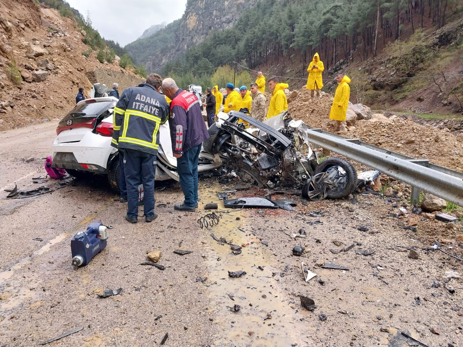 Adana'da feci kaza 4 öğretmen hayatını kaybetti!