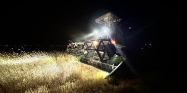 Çiftçiler Sıcaklardan Olumsuz Etkileniyor AŞIRI SICAKLAR ÇİFTÇİLERE GECE MESAİ YAPTIRIYOR