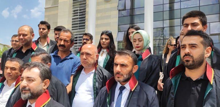 Elazığ Barosu, İsrail saldırılarına destek veren İsrailli yetkililer ile çifte vatandaşlar hakkında suç duyurusunda bulundu.