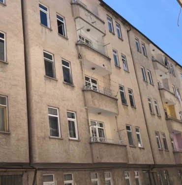 ELAZIĞ’DA 3’ÜNCÜ KATTAN DÜŞEN ÇOCUK YARALANDI