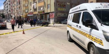 Elazığ'da bir market içerisindeki tartışma silahlı kavgaya dönüştü: 3 yaralı