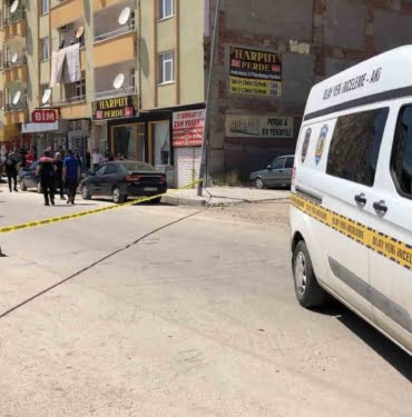 Elazığ'da bir market içerisindeki tartışma silahlı kavgaya dönüştü: 3 yaralı