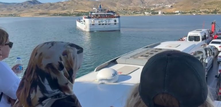 FERİBOTTAN BARAJ GÖLÜNE ATLAYAN ŞAHIS KAYBOLDU