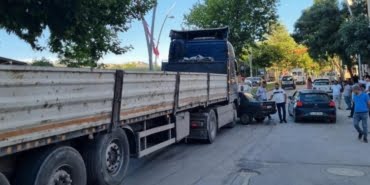 TIR İLE OTOMOBİL ÇARPIŞTI: O ANLAR KAMERADA