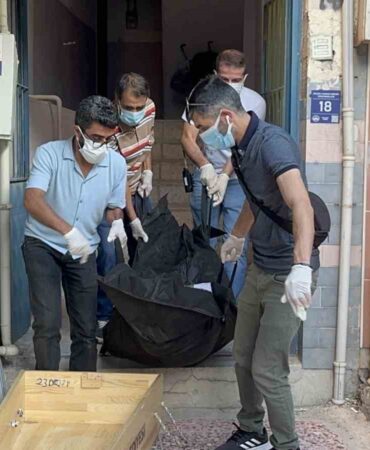 SAĞLIK EKİPLERİ BİRİNİN BAYGIN BULUNDUĞU İHBARINA GİTTİ, YAŞLI ADAMIN ÖLDÜĞÜ ORTAYA ÇIKTI