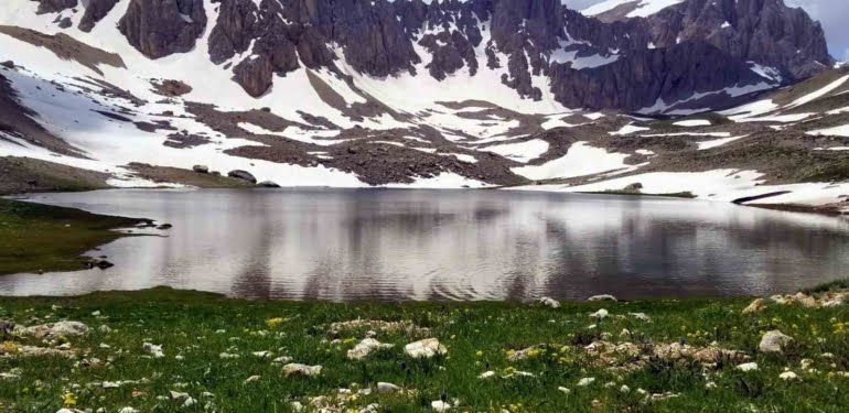 3000-rakimli-harika-goruntusuyle-munzur-daginda-yaz-ve-kis-birarada-yasaniyor-U32YRLPt.jpg