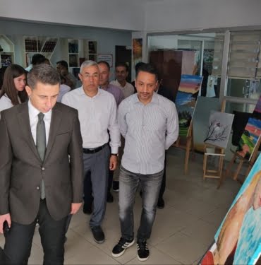 anadolu-lisesinde-acilan-resim-sergisi-tam-not-aldi-SmnA1Wb4.jpg