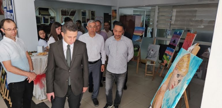anadolu-lisesinde-acilan-resim-sergisi-tam-not-aldi-SmnA1Wb4.jpg