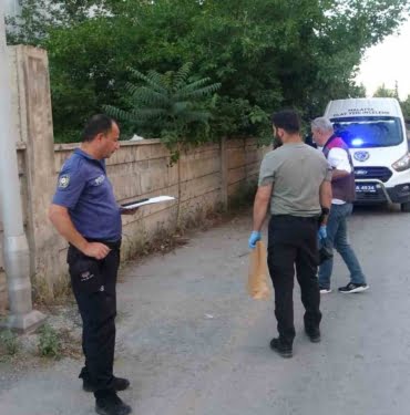 aydinlatma-diregine-asili-halde-bulunan-genc-hastaneye-kaldirildi-3nrj2STO.jpg