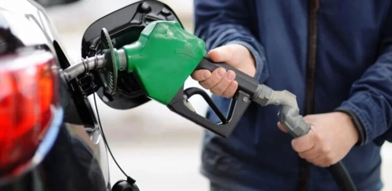 benzin-ve-motorine-indirim-fiyatlar-gece-yarisi-guncellendi-Xh2jRpPQ.jpg