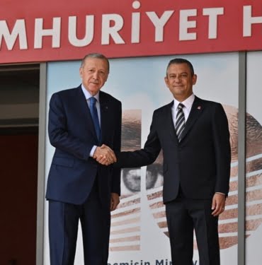 cumhurbaskani-erdoganin-chp-genel-merkezini-ziyaret-etti-tCCneXwU.jpg