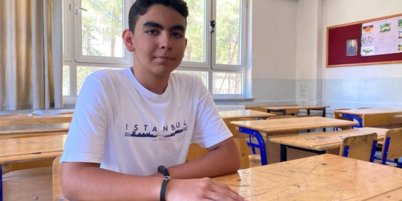 Depremden sağ kurtuldu, LGS'de Türkiye birincisi oldu! Depremden sağ kurtuldu, LGS’de Türkiye birincisi oldu!