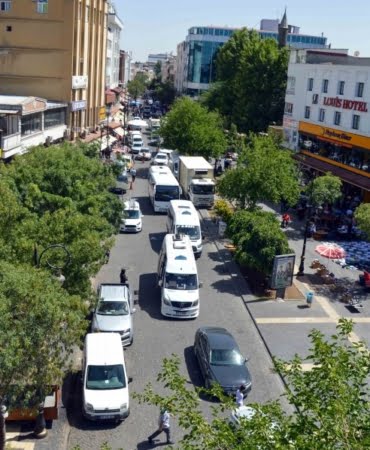 diyarbakirda-gazi-caddesi-bayram-boyunca-trafige-kapali-olacak-acSZiRjr.jpg