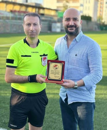 elazig-futbolunda-jubile-yapan-iki-hakeme-plaket-takdimi-uWf69891.jpg