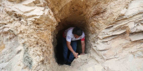 Elazığ Nimri Dağı'ndaki gizemli tünellere yalnızca cüceler girebiliyor Elazığ Nimri Dağı’ndaki gizemli tünellere yalnızca cüceler girebiliyor