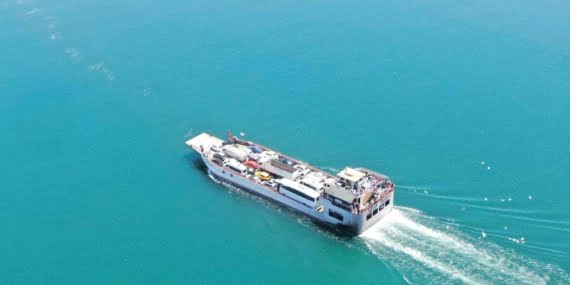 Elazığ-Pertek feribotlarında bayram hareketliliği Elazığ-Pertek feribotlarında bayram hareketliliği