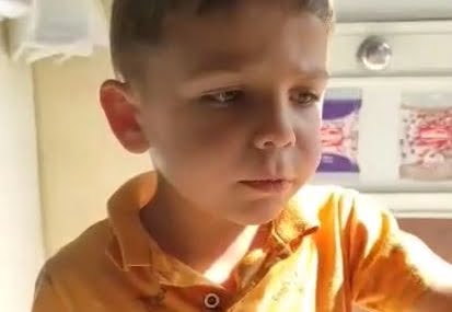 Elazığ’da 5 yaşındaki çocuk, İsrail malı olduğunu öğrendiği yiyecekleri iade etti Elazığ’da 5 yaşındaki çocuk, İsrail malı olduğunu öğrendiği yiyecekleri iade etti