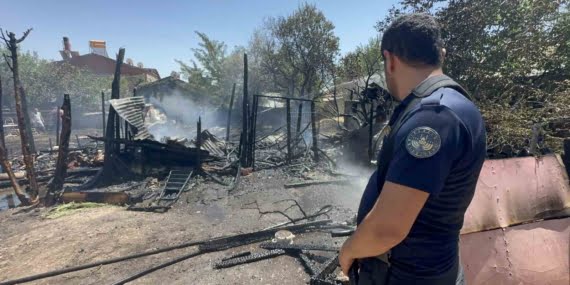 Elazığ’da ahır ve kümes yangını: 15 keçi, 29 tavuk telef oldu