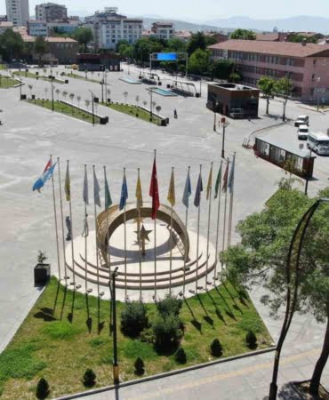 elazigda-bayram-tatilinin-ilk-gununde-yollar-ve-caddeler-bos-kaldi-PFPRNLdp.jpg