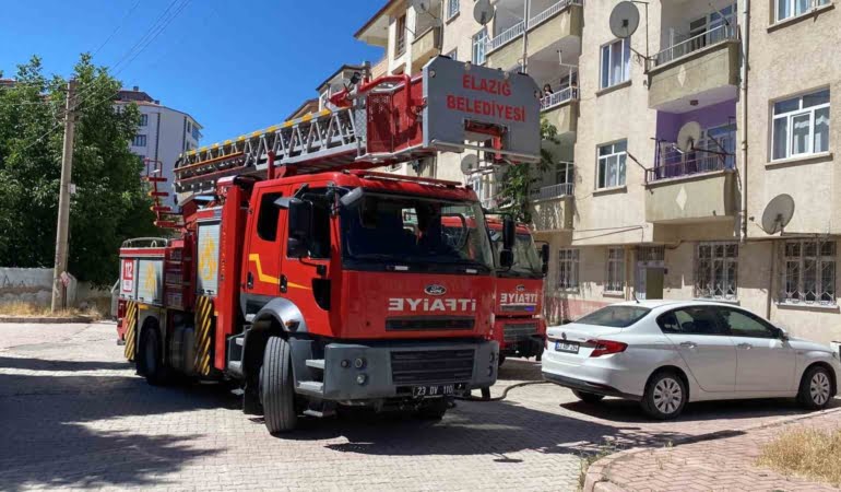 elazigda-bir-binanin-havalandirma-boslugunda-yangin-cikti-qCVuQkzQ.jpg