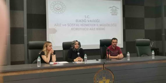 Elazığ’da ’Bir yetime aile olma’ paneli düzenlendi Elazığ’da ’Bir yetime aile olma’ paneli düzenlendi