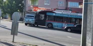 elazigda-halk-otobusu-ile-pikap-carpisti-9-yarali-p1el5JYT.jpg