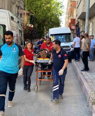 elazigda-minibus-ile-otomobil-carpisti-7-yarali-UiCwbguf.jpg