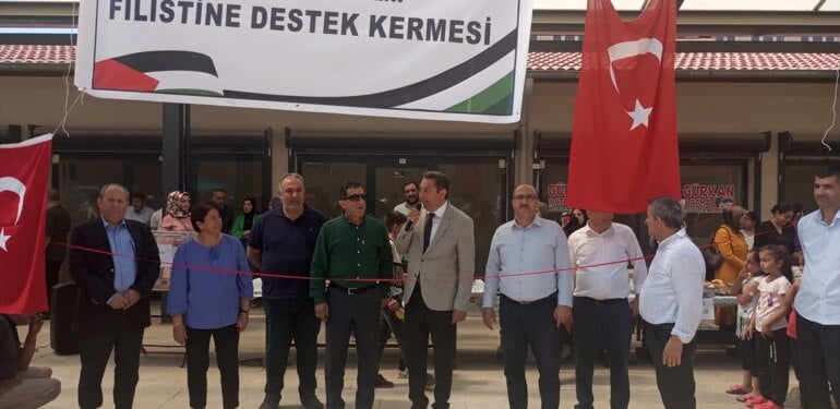 elazigda-ogrenciler-filistin-yararina-kermes-duzenledi-Q7LsPAnf.jpg