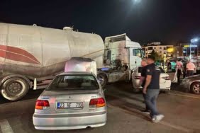 elazigda-tankerle-iki-otomobil-carpisti-2-yarali-EzNsJE1h.jpg