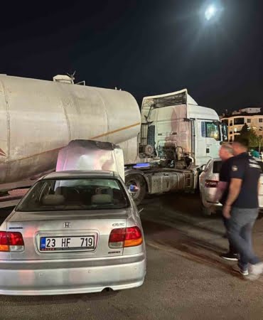 elazigda-tankerle-iki-otomobil-carpisti-2-yarali-EzNsJE1h.jpg