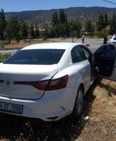 elazigda-trafik-kazasi-3-yarali-PspYrkt9.jpg