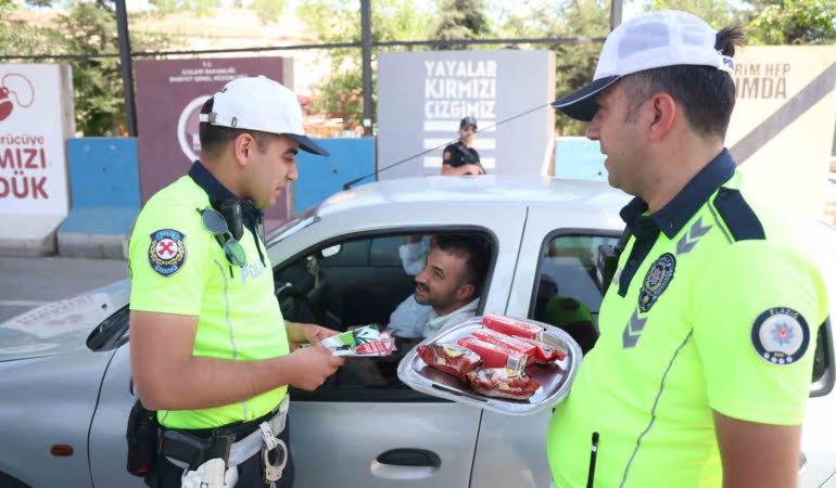 kurban-bayraminin-son-gununde-elazigda-yogun-trafik-denetimi-yapiliyor-tz9ixg3S.jpg