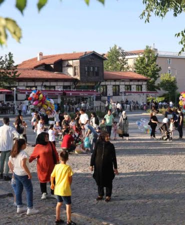 medeniyetler-besigi-5-bin-yillik-harputta-turizm-hareketliligi-basladi-gNbQlPyQ.jpg
