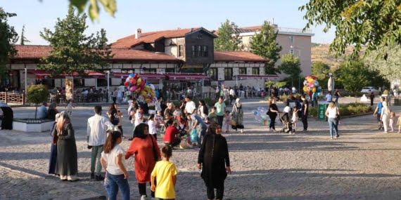 Medeniyetler beşiği 5 bin yıllık Harput’ta turizm hareketliliği başladı Medeniyetler beşiği 5 bin yıllık Harput’ta turizm hareketliliği başladı