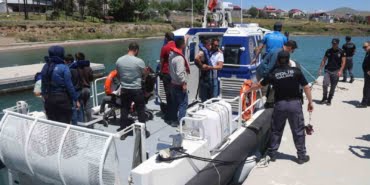 ozel-ogrenciler-polis-botuyla-van-golunu-gezdi-pePam2mA.jpg