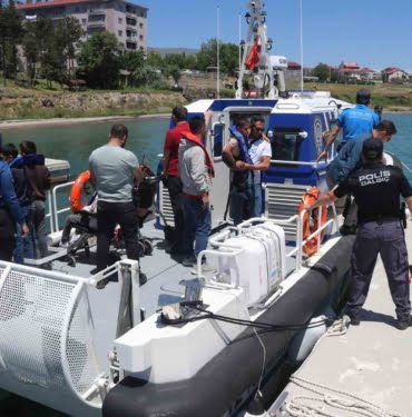 ozel-ogrenciler-polis-botuyla-van-golunu-gezdi-pePam2mA.jpg