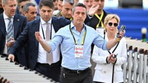 rakibi-aziz-yildirimi-maglup-eden-ali-koc-yeniden-fenerbahce-baskani-secildi-jqvb71BV.jpg