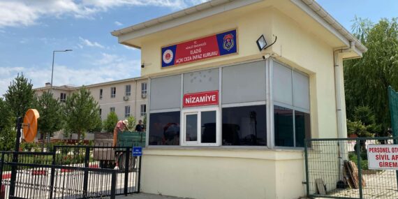 Elazığ Cezaevi'ne Gece Baskını: Dışarıdan Giren Kişi Koğuştaki Mahkumu Vurdu! Elazığ Cezaevi’ne Gece Baskını: Dışarıdan Giren Kişi Koğuştaki Mahkumu Vurdu!
