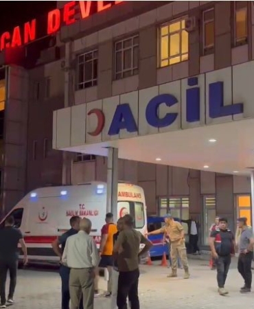 ELAZIĞ'DA DÜĞÜN SALONUNDA BIÇAKLI KAVGA: 3 YARALI