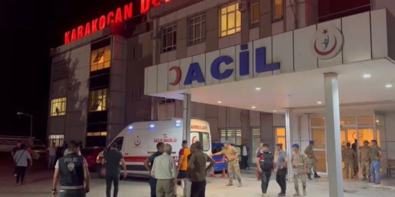 Elazığ'da Bir Düğünde Çıkan Bıçaklı Kavgada 3 Kişi Yaralandı Elazığ’da Bir Düğünde Çıkan Bıçaklı Kavgada 3 Kişi Yaralandı