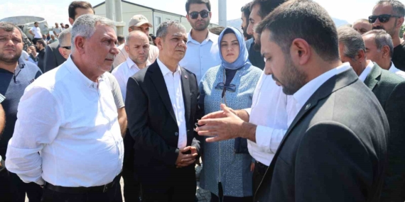 AK Parti heyetinden Eti Krom'da grevde olan işçilere destek AK Parti heyetinden Eti Krom’da grevde olan işçilere destek
