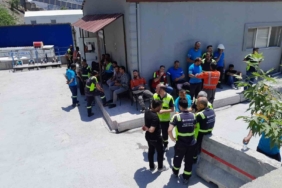 belediye-baskani-altinisiktan-eylem-yapan-eti-krom-iscilerine-destek-dwO6GNL3.jpg