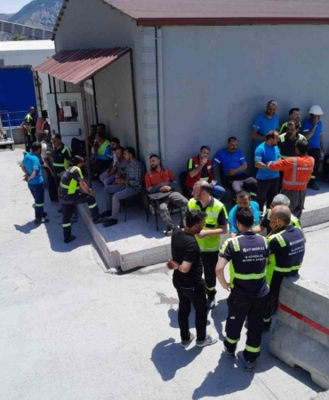 belediye-baskani-altinisiktan-eylem-yapan-eti-krom-iscilerine-destek-dwO6GNL3.jpg