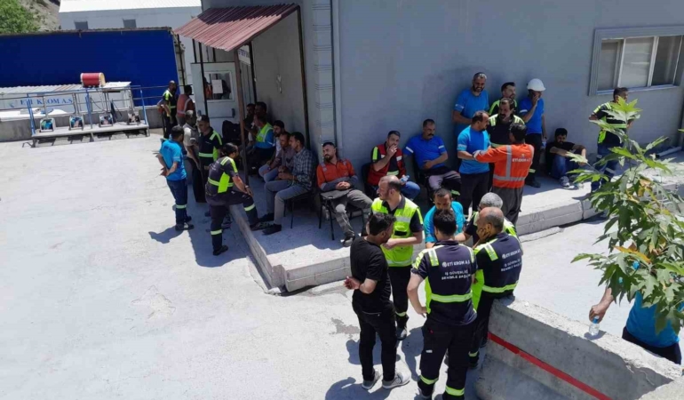 belediye-baskani-altinisiktan-eylem-yapan-eti-krom-iscilerine-destek-dwO6GNL3.jpg