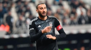 besiktas-cenk-tosun-ile-yollarini-ayirdi-BZHqKTtC.jpg