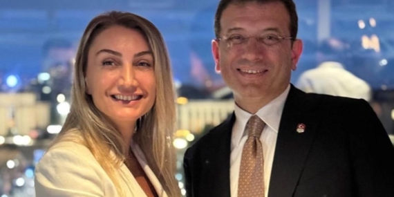 Ekrem İmamoğlu Eşiyle Birlikte Paris'te Olimpiyat Açılışında Ekrem İmamoğlu Eşiyle Birlikte Paris’te Olimpiyat Açılışında