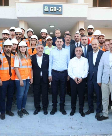 elaziga-gelen-bakan-kurum-toki-konutlarini-inceledi-1xKS5XNK.jpg