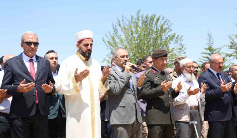 elazigda-15-temmuzun-8-yil-donumunde-cesitli-etkinlikler-duzenlendi-pXCHlj6Y.jpg