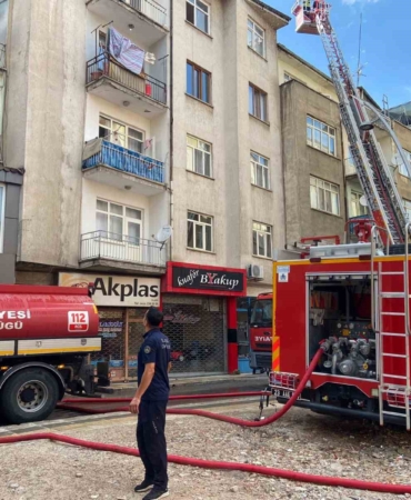 elazigda-5-katli-binanin-cati-katinda-yangin-cikti-b7UWwDHt.jpg